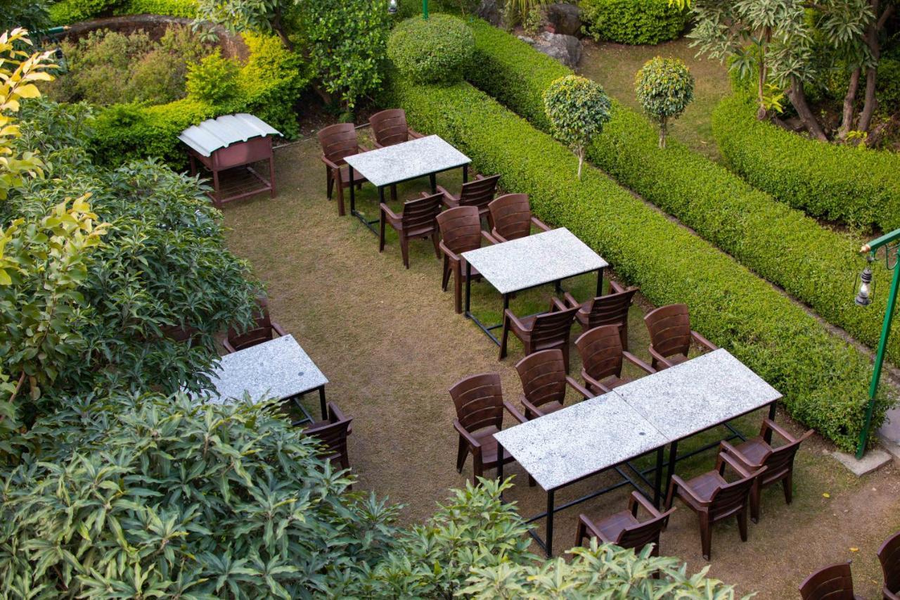 Mvt Guesthouse & Restaurant Rishīkesh Eksteriør billede